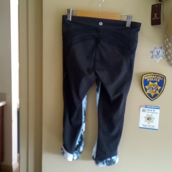 Lululemon Work Out Pants ..3/4 length - Picture 5 of 5